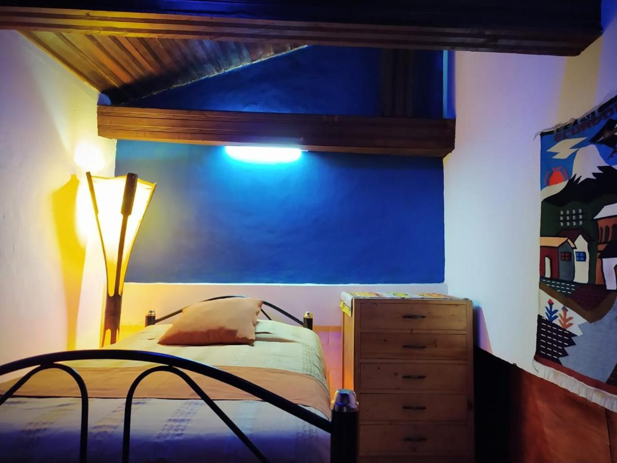 Hostal La Casa Tolena Quito - Ecuador Hotel Bagian luar foto