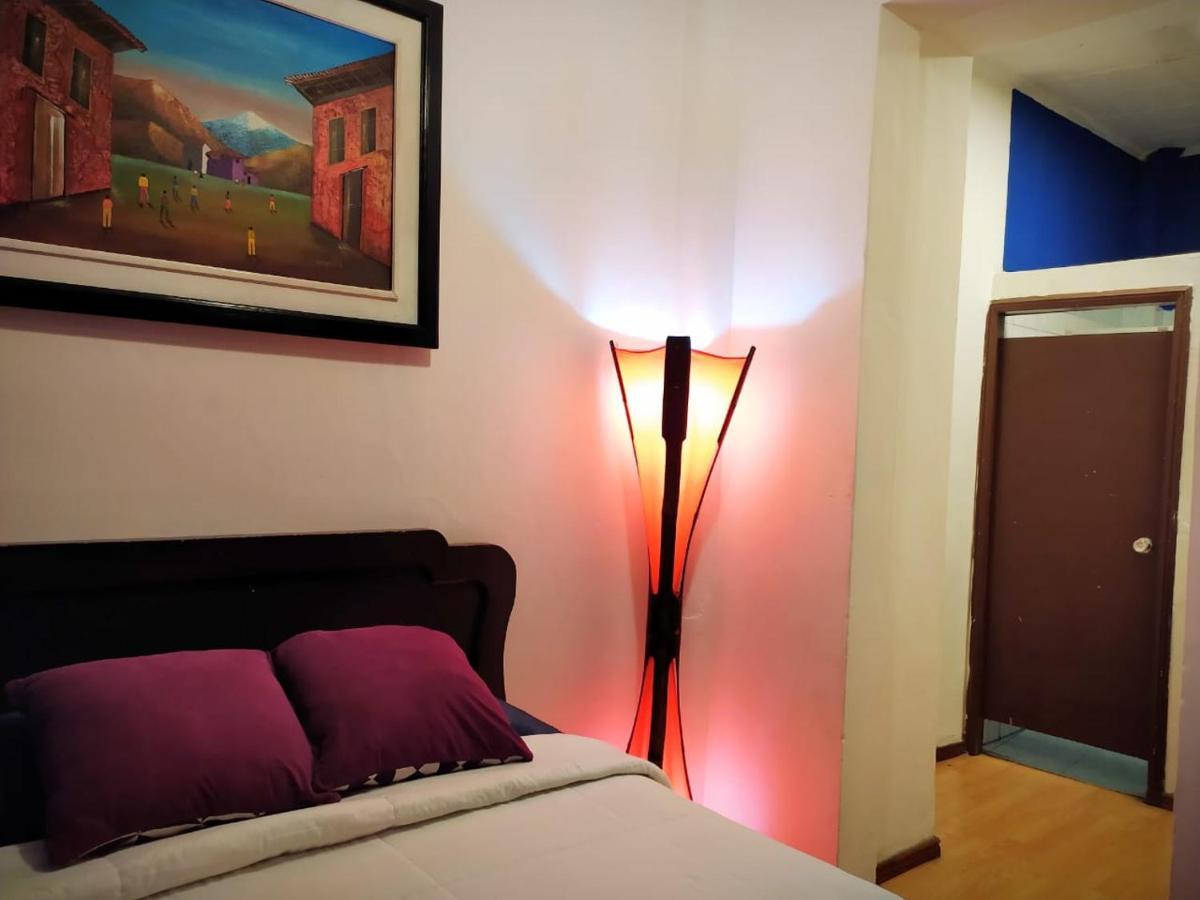 Hostal La Casa Tolena Quito - Ecuador Hotel Bagian luar foto