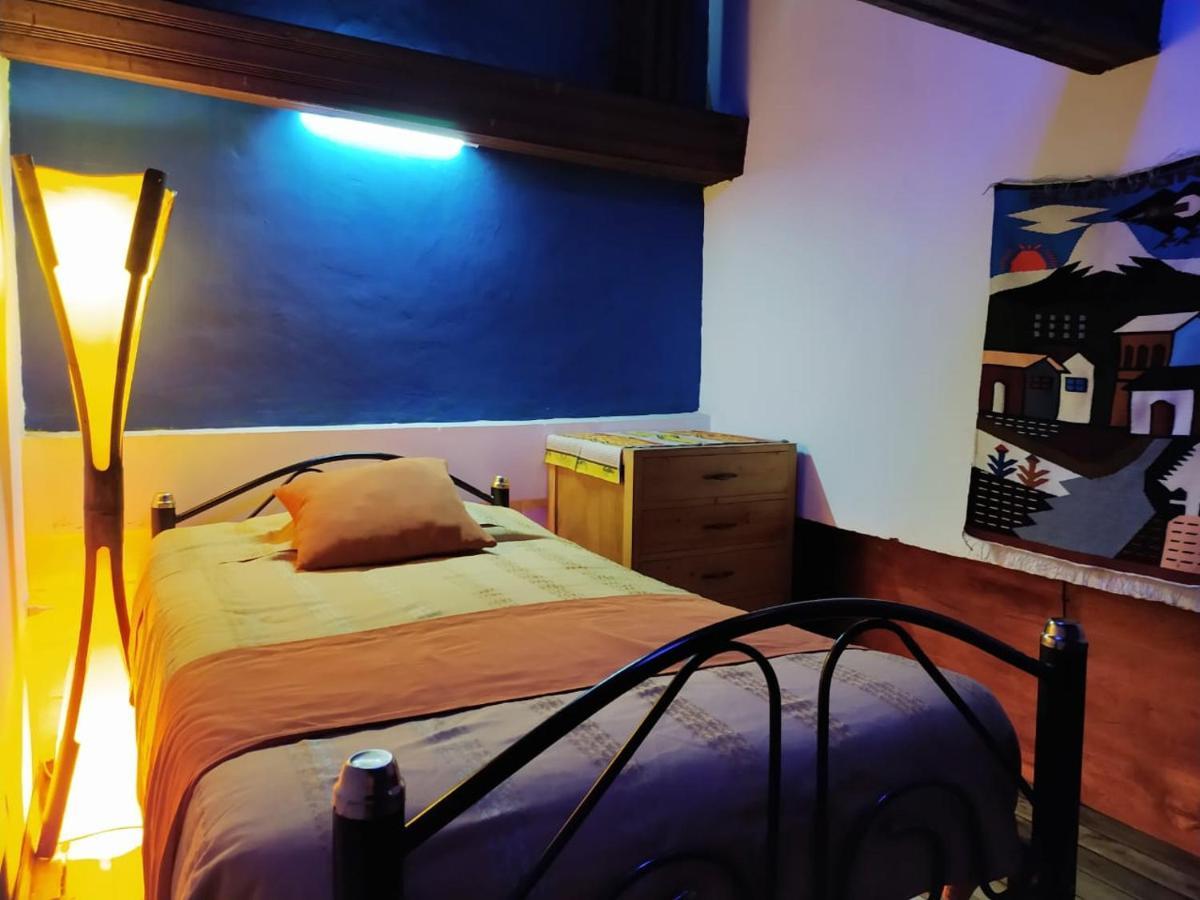 Hostal La Casa Tolena Quito - Ecuador Hotel Bagian luar foto