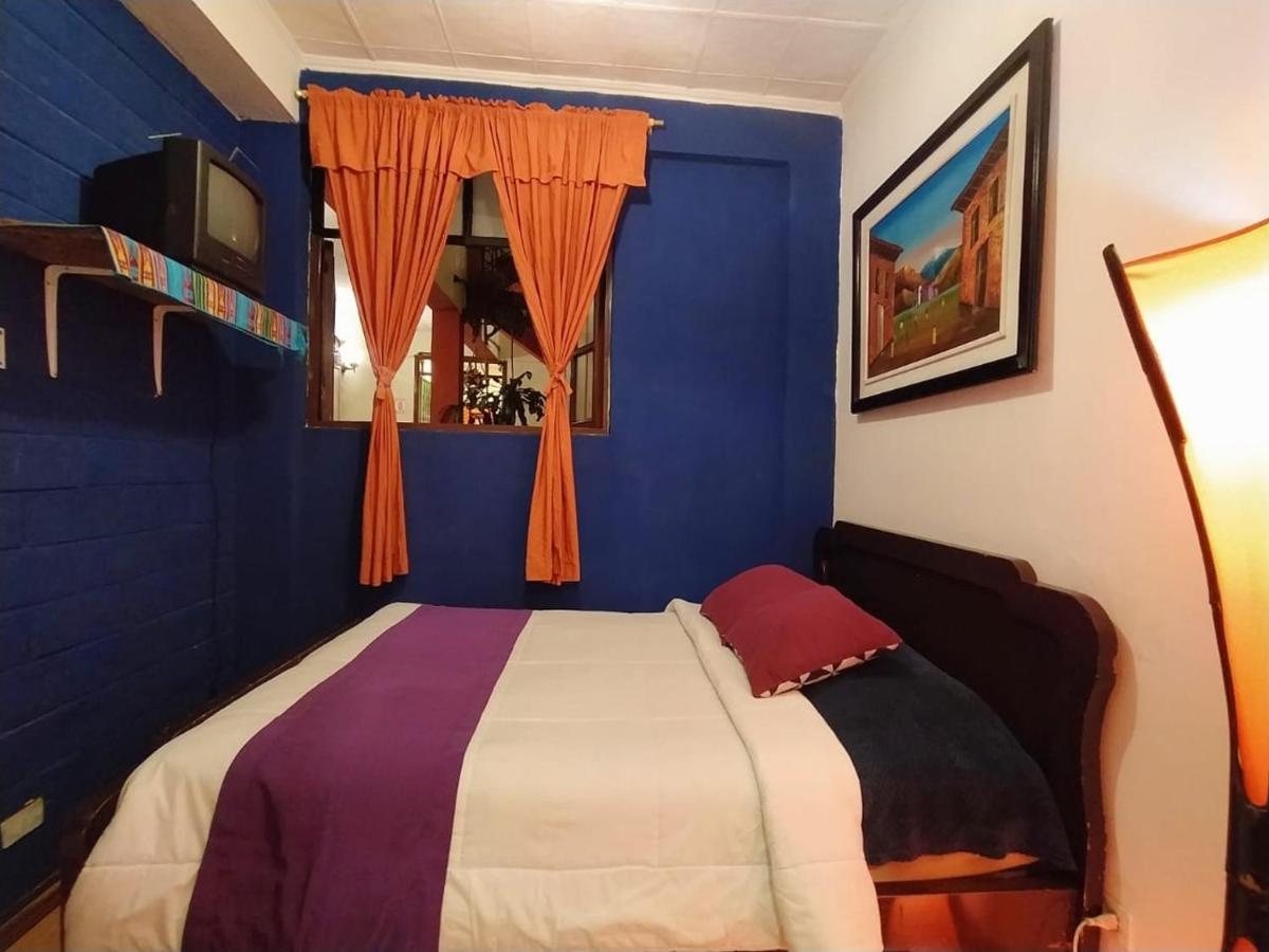 Hostal La Casa Tolena Quito - Ecuador Hotel Bagian luar foto