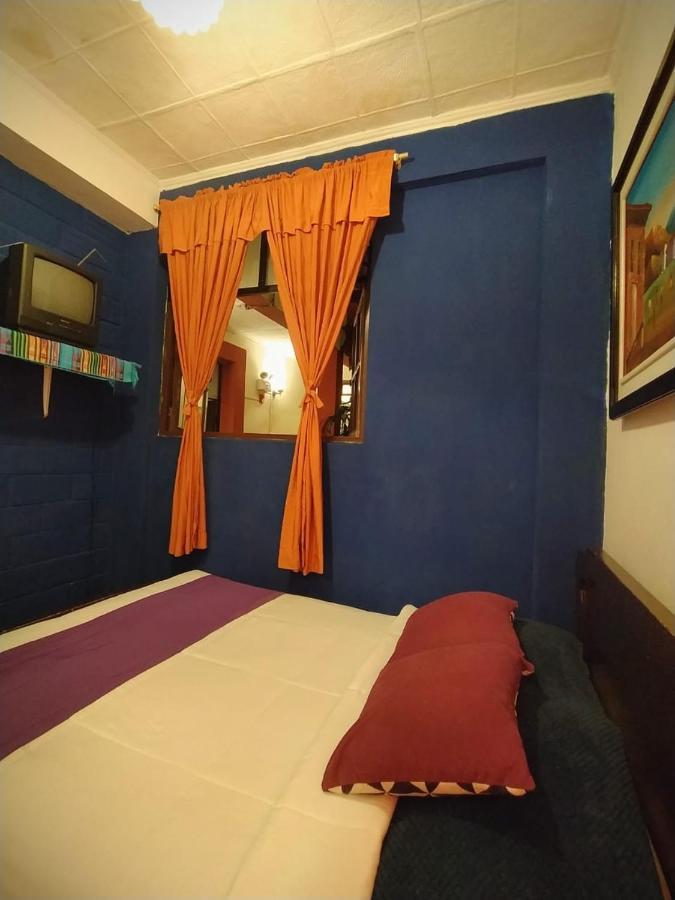 Hostal La Casa Tolena Quito - Ecuador Hotel Bagian luar foto