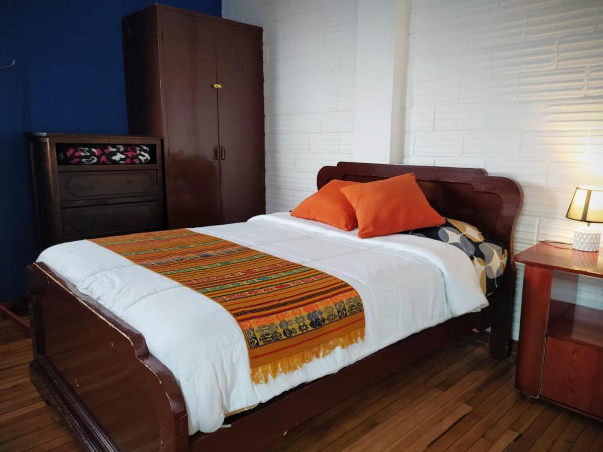Hostal La Casa Tolena Quito - Ecuador Hotel Bagian luar foto