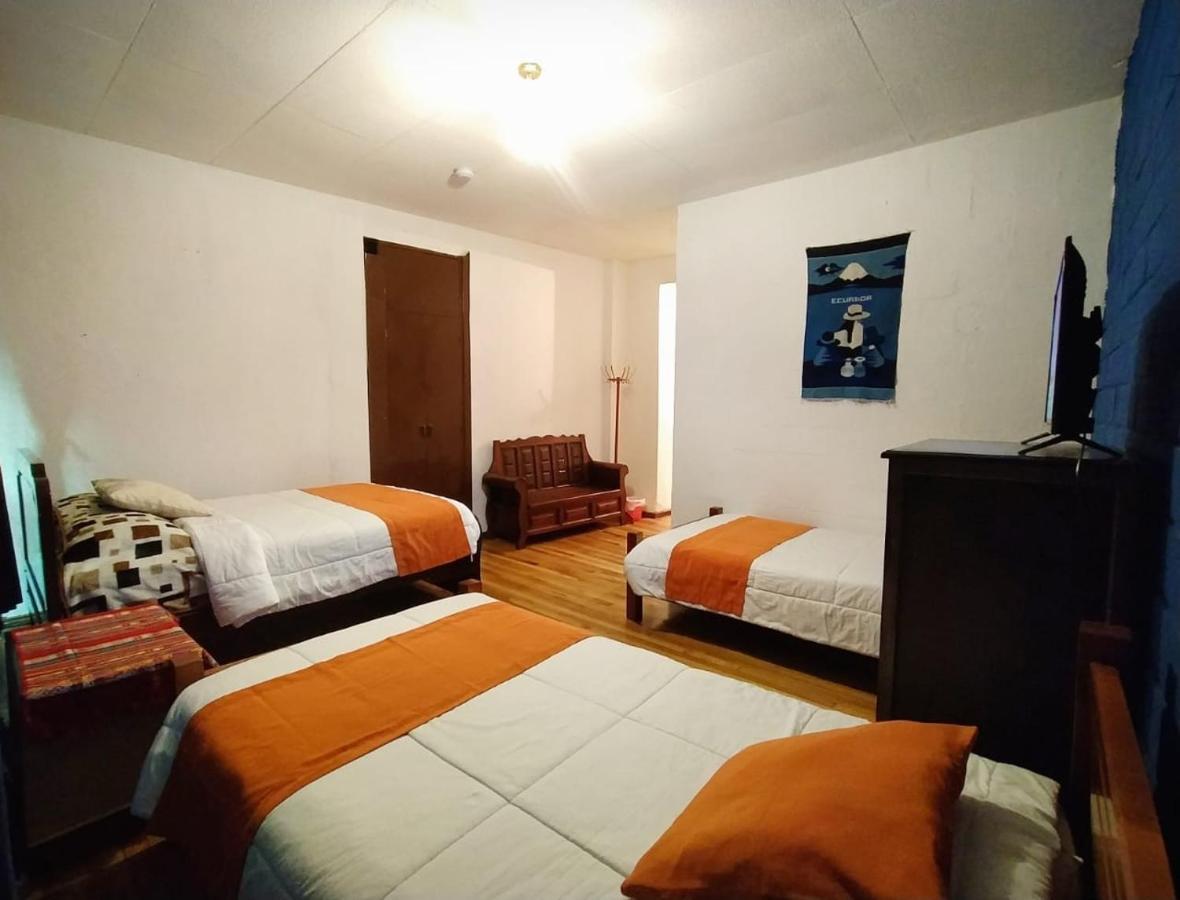 Hostal La Casa Tolena Quito - Ecuador Hotel Bagian luar foto