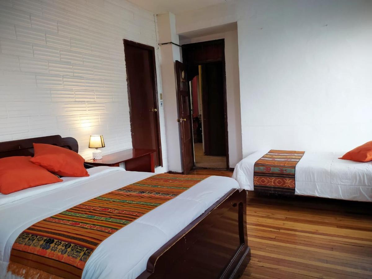 Hostal La Casa Tolena Quito - Ecuador Hotel Bagian luar foto