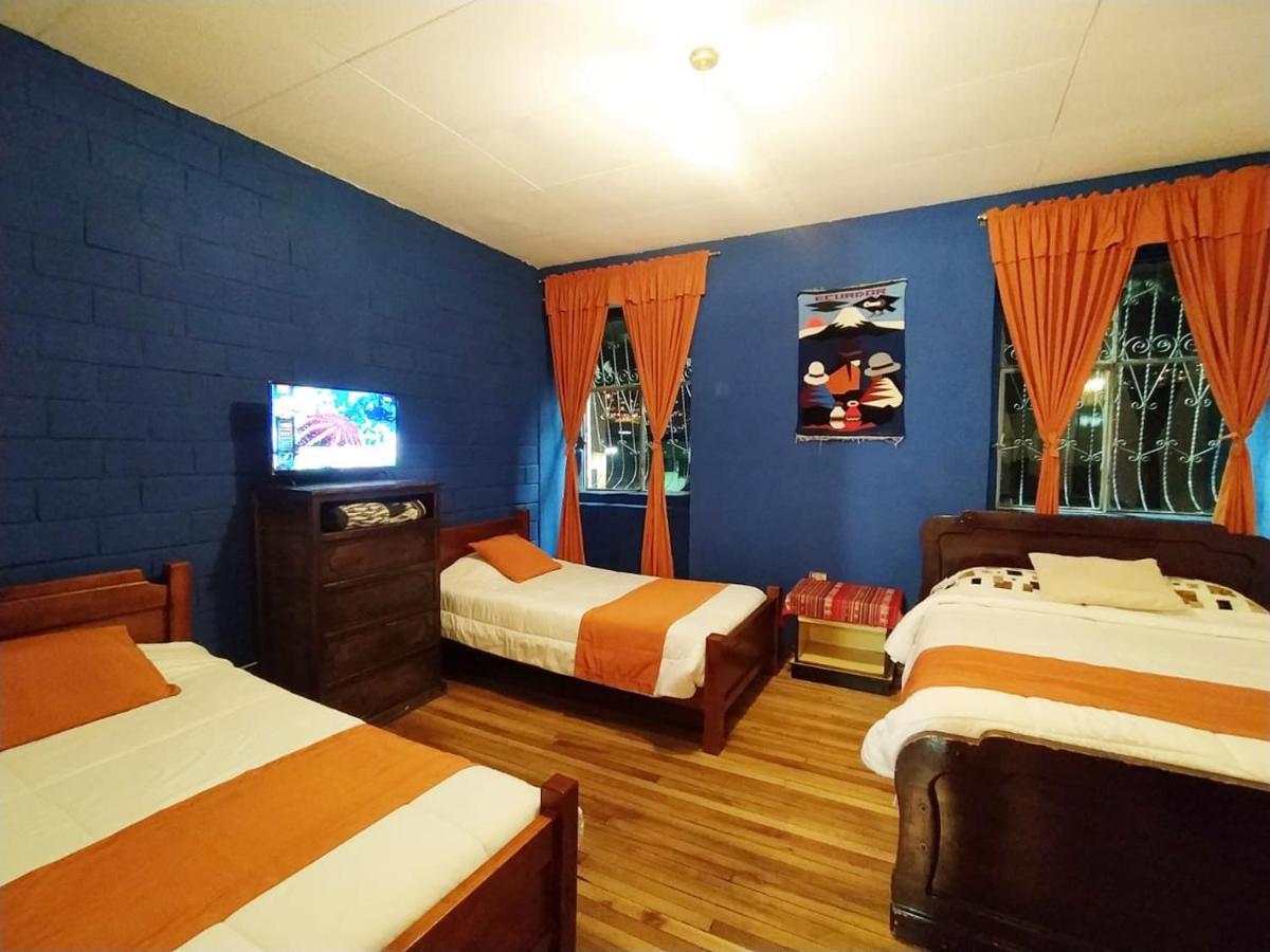 Hostal La Casa Tolena Quito - Ecuador Hotel Bagian luar foto