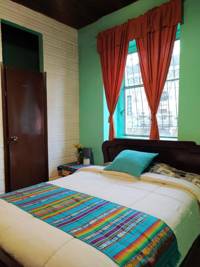 Hostal La Casa Tolena Quito - Ecuador Hotel Bagian luar foto