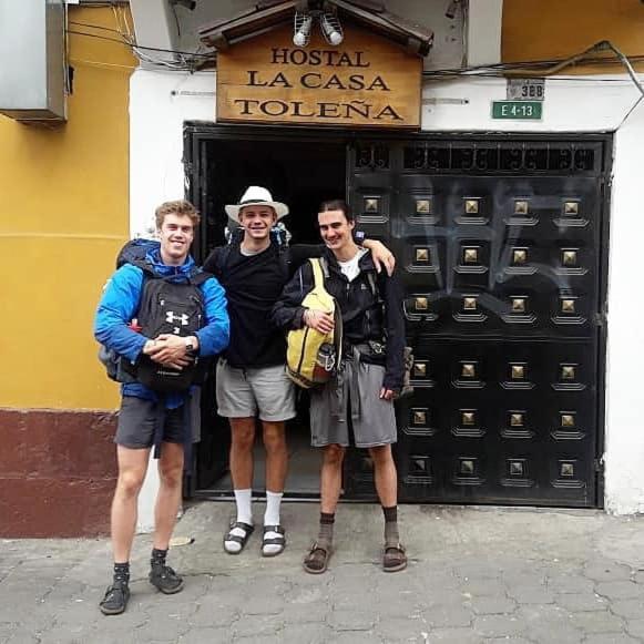 Hostal La Casa Tolena Quito - Ecuador Hotel Bagian luar foto