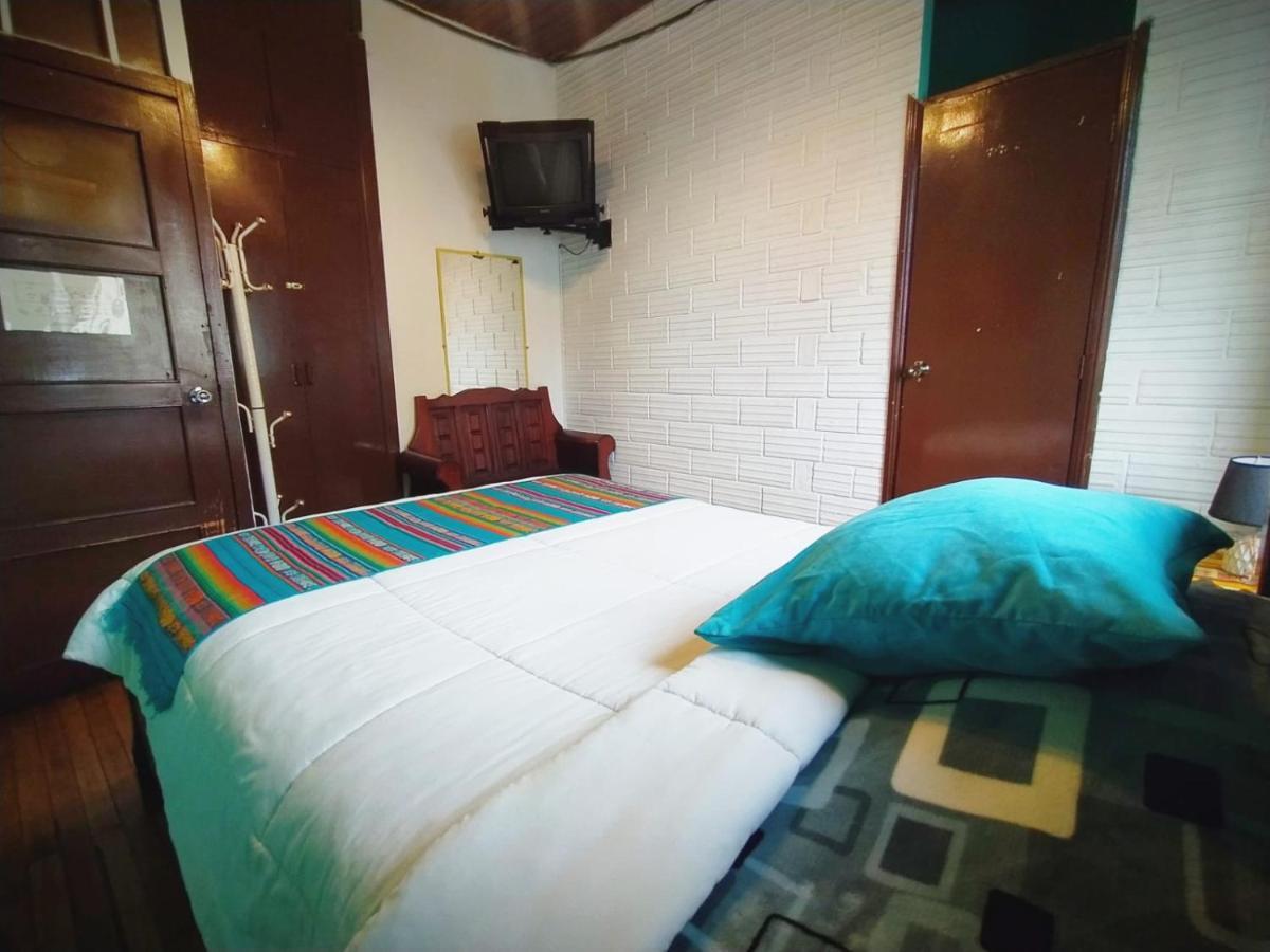 Hostal La Casa Tolena Quito - Ecuador Hotel Bagian luar foto