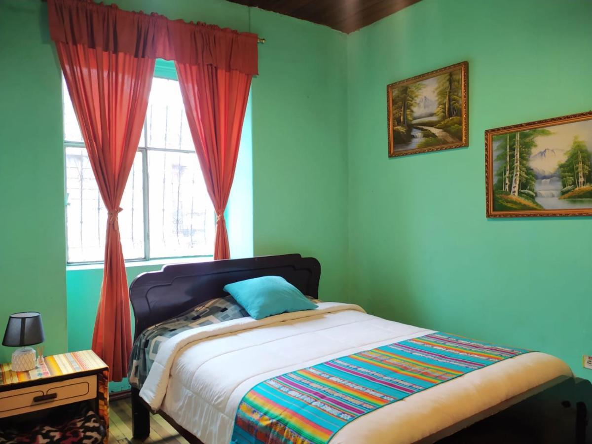 Hostal La Casa Tolena Quito - Ecuador Hotel Bagian luar foto