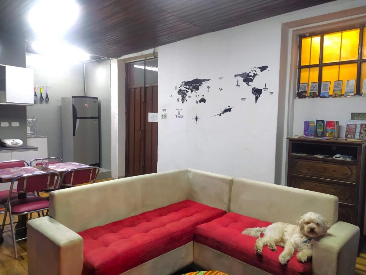 Hostal La Casa Tolena Quito - Ecuador Hotel Bagian luar foto