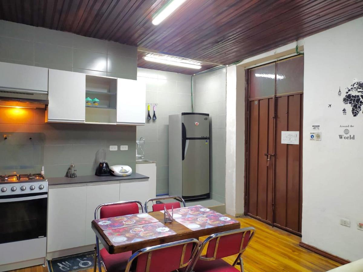 Hostal La Casa Tolena Quito - Ecuador Hotel Bagian luar foto
